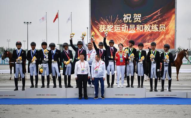 洪五爷激动地说：谢谢叶先生。